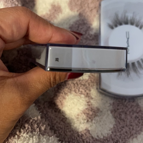 Rare! Discontinued MAC #35 lashes - Picture 2 of 3